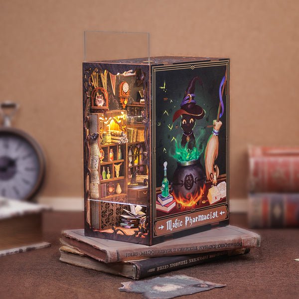 Booknook miniatuur bouwpakket The Magic Pharmacist 18x11x23cm