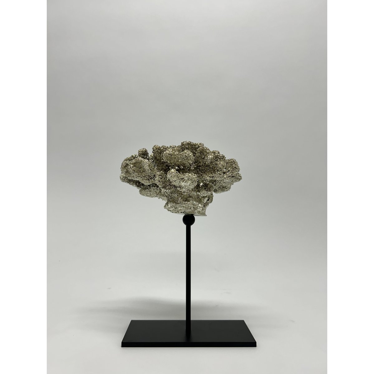 Koraaldecoratie met metalen standaard 23 cm champagne