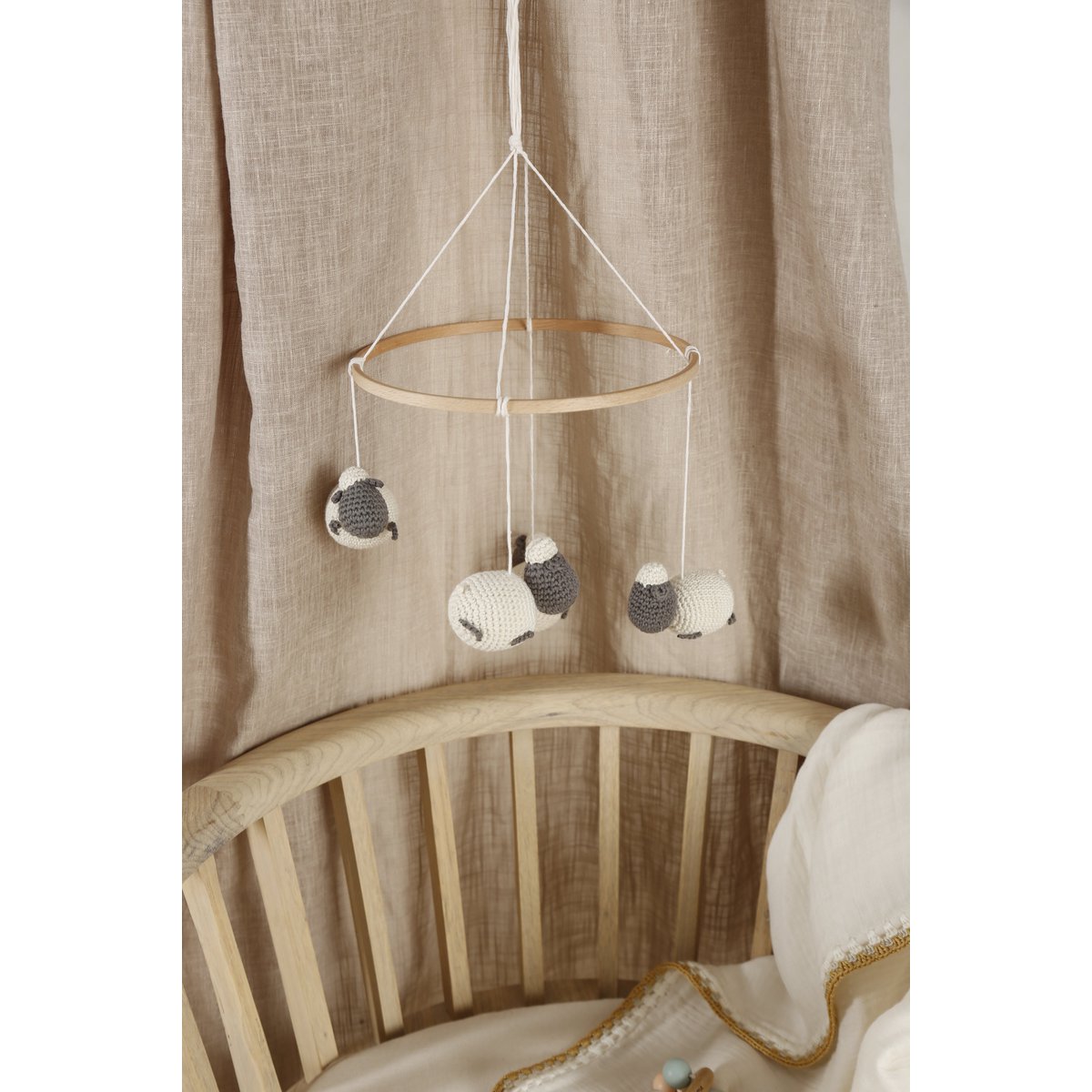 Babymobiel schapen Ø 21,5 cm hoogte 40 cm
