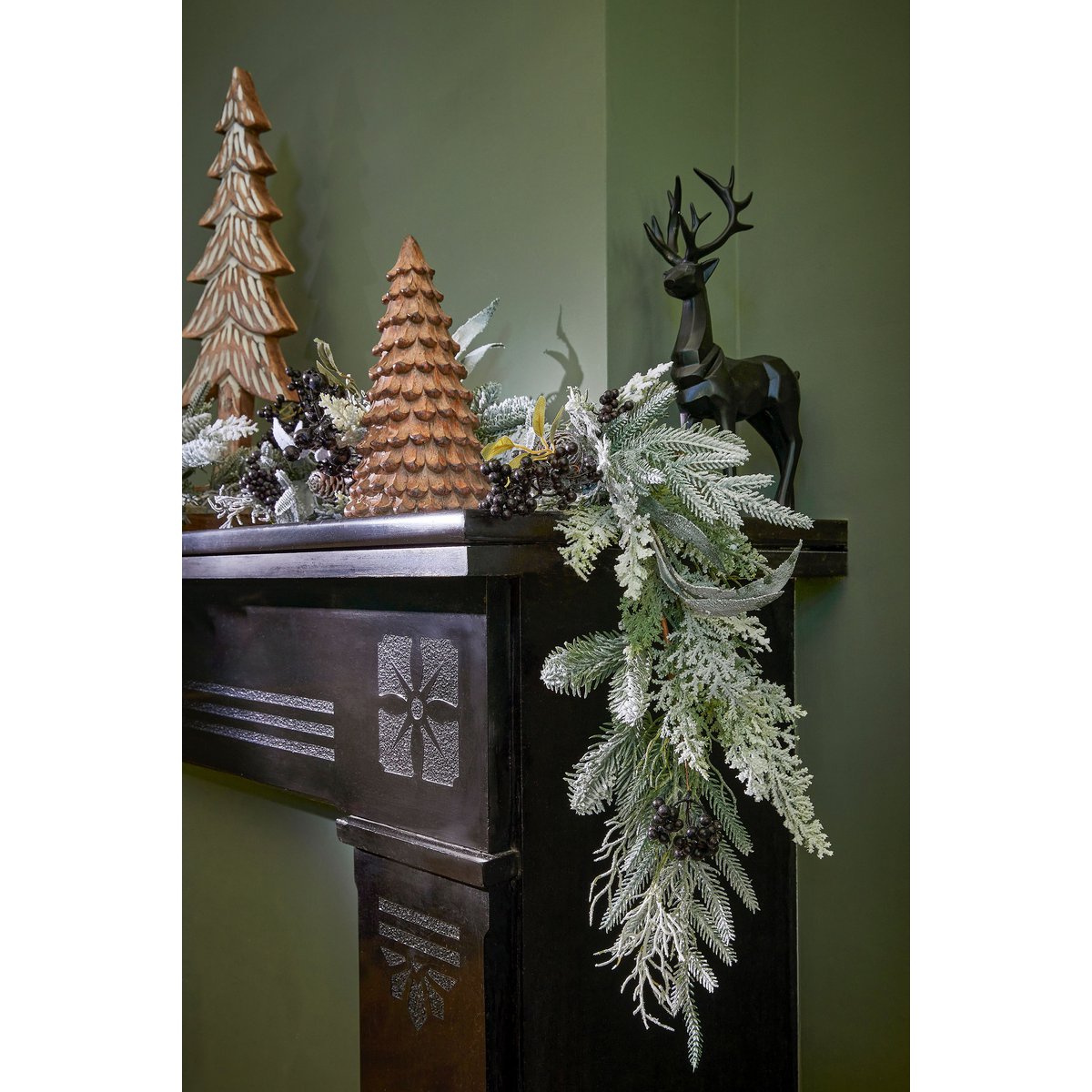 Vesper Guirlande met Dennenappels - L180 x B15 x H10 cm - Groen, Zwart