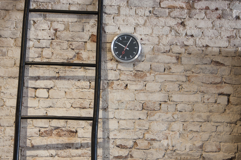Nextime Ne-3998Stzw Wandklok 'Station' &Oslash;19 Cm, Geborsteld Aluminium Zwart