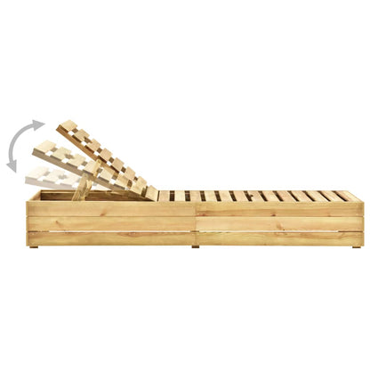 Ligbed met tafeltje en kussen geïmpregneerd grenenhout