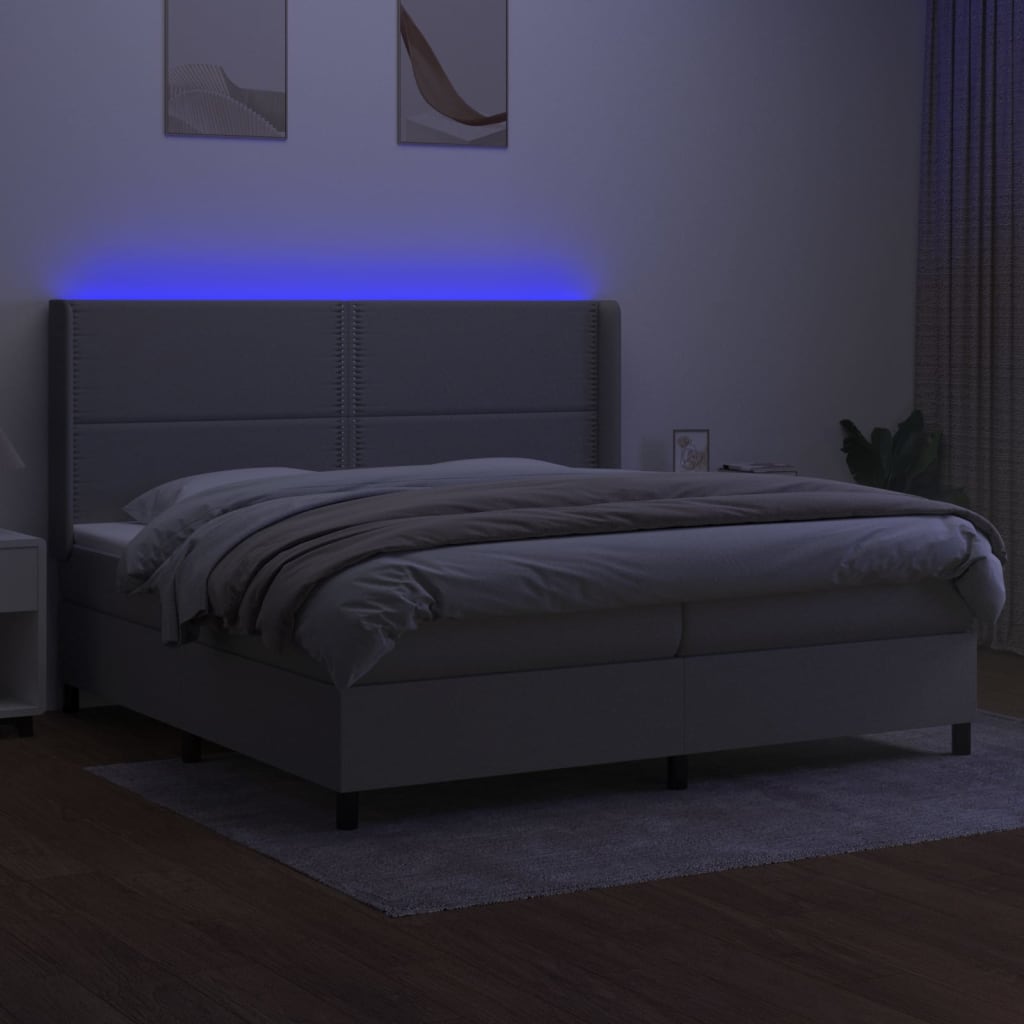 Boxspring met matras en LED stof lichtgrijs 200x200 cm 200 x 200 cm Effen met spijkers