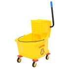 Dweilemmer met wringer en wielen 36L geel