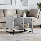 Salontafel 68,5x50x50 cm betongrijs met glazen deuren