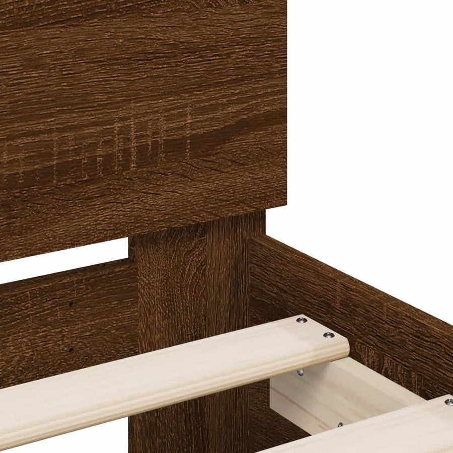 Bedframe met hoofdeinde en LED bruin eikenkleurig 135x190 cm 135 x 190 cm bruin eikenkleur
