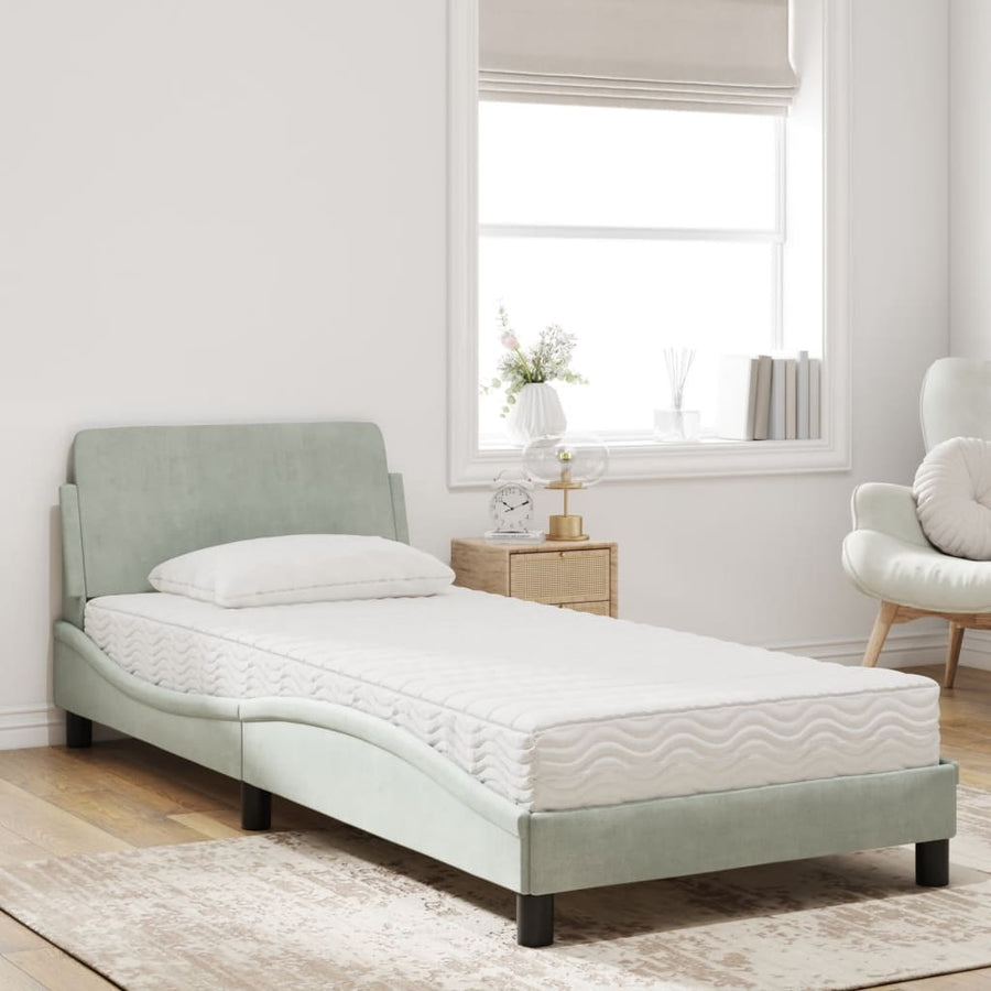 Bed met matras fluweel lichtgrijs 90x190 cm