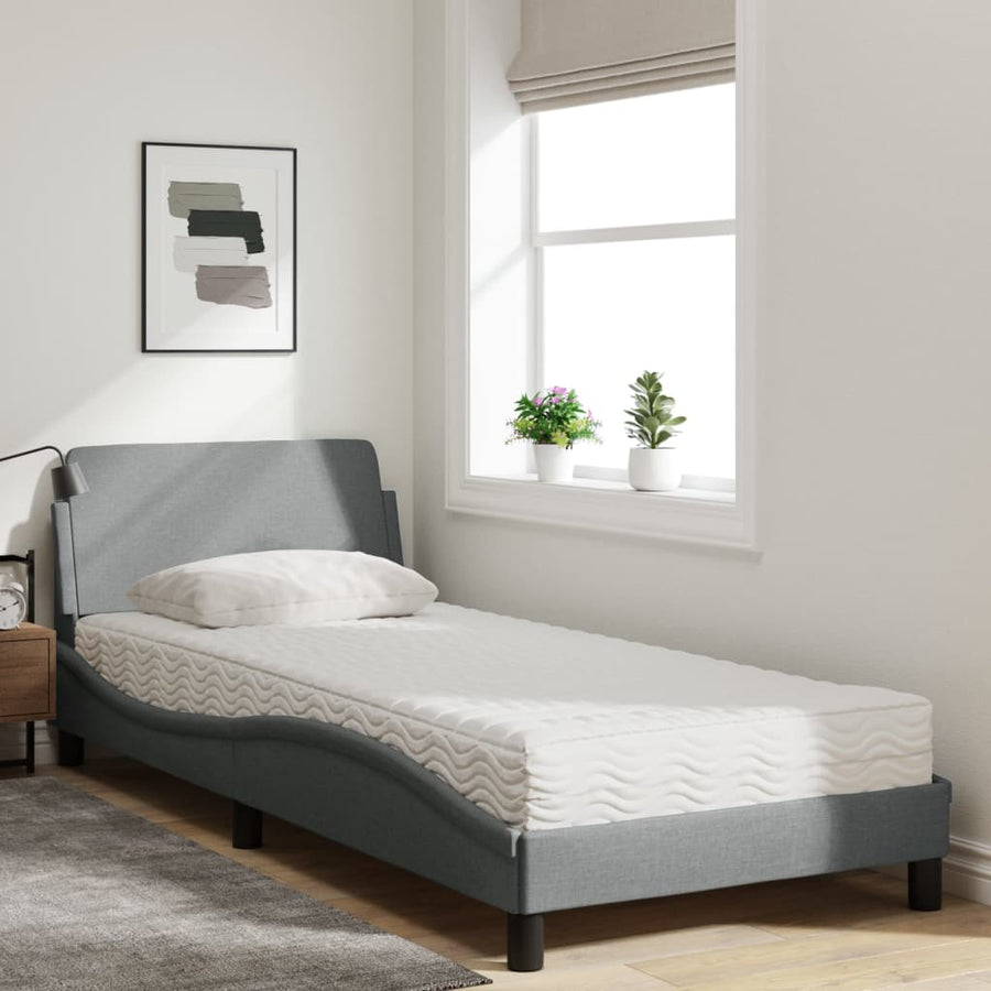 Bed met matras stof lichtgrijs 90x200 cm