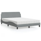 Bed met matras stof lichtgrijs 120x200 cm