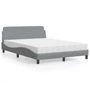 Bed met matras 140x200 cm lichtgrijs
