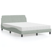 Bed met matras 140x200 cm lichtgrijs fluweel