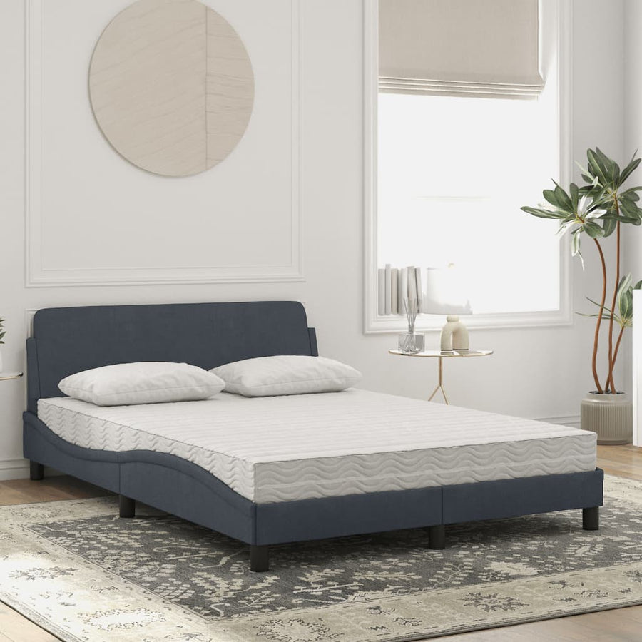 Bed met matras fluweel donkergrijs 140x200 cm
