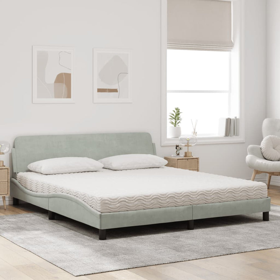 Bed met matras fluweel lichtgrijs 180x200 cm