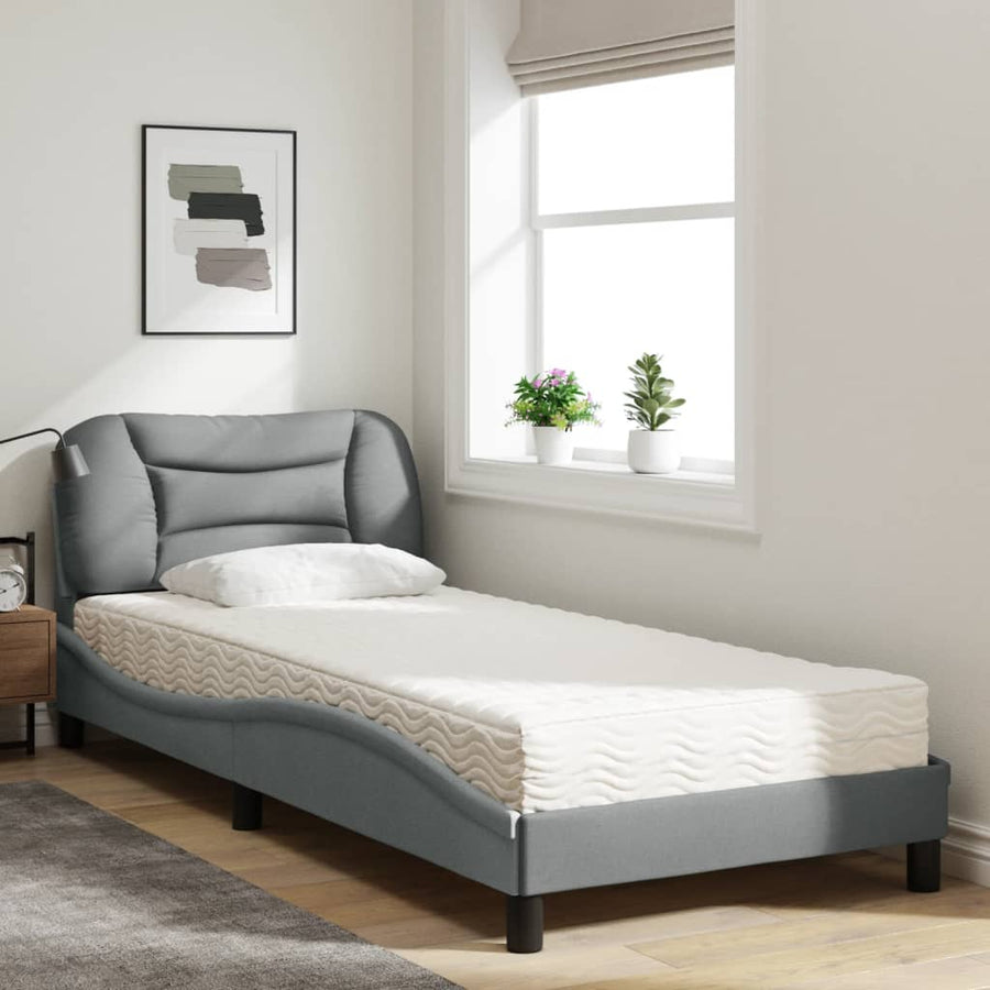 Bed met matras stof lichtgrijs 90x200 cm