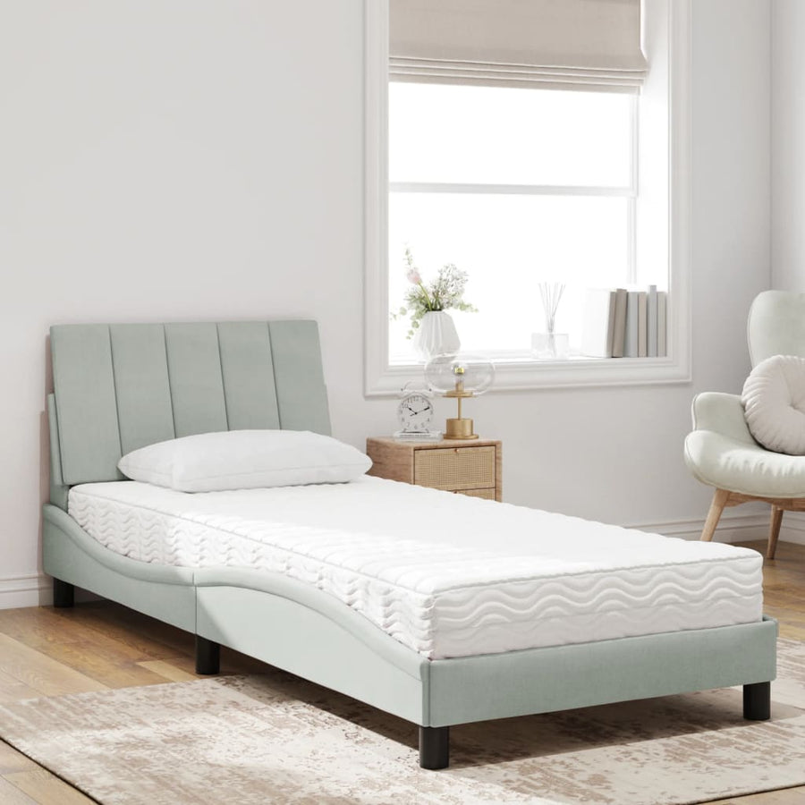 Bed met matras fluweel lichtgrijs 80x200 cm