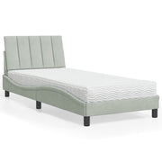 Bed met matras 80x200 cm lichtgrijs fluweel