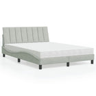 Bed met matras fluweel lichtgrijs 140x190 cm