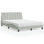 Bed met matras 140x190 cm lichtgrijs fluweel
