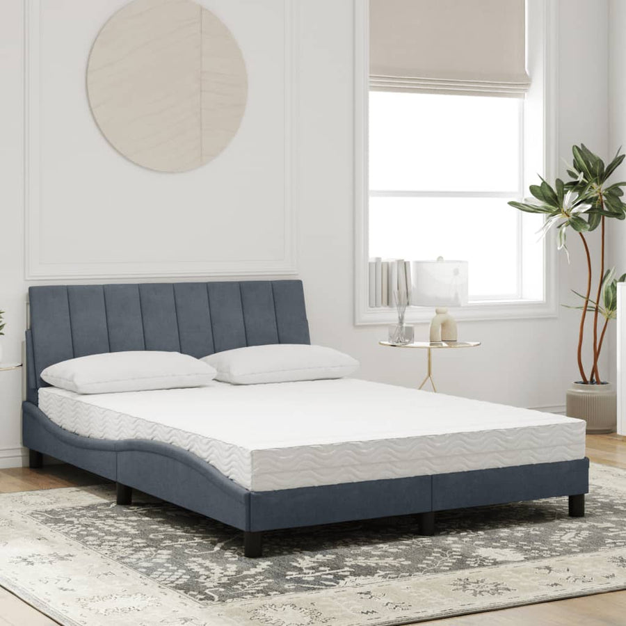 Bed met matras fluweel donkergrijs 140x190 cm