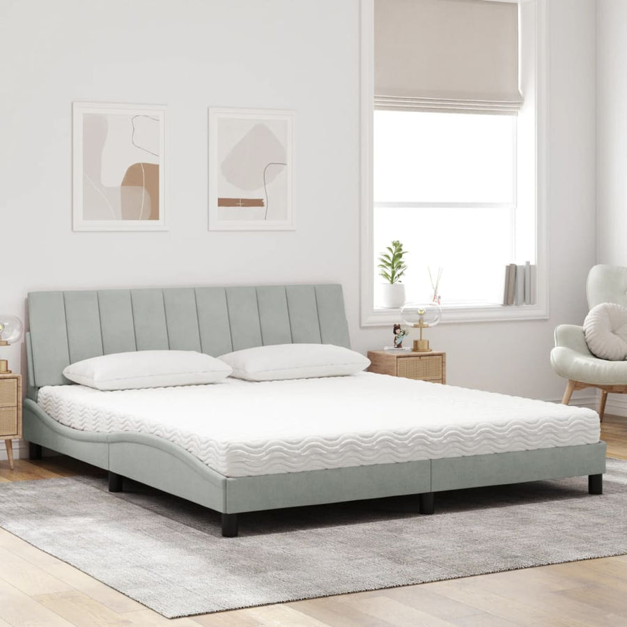 Bed met matras fluweel lichtgrijs 180x200 cm