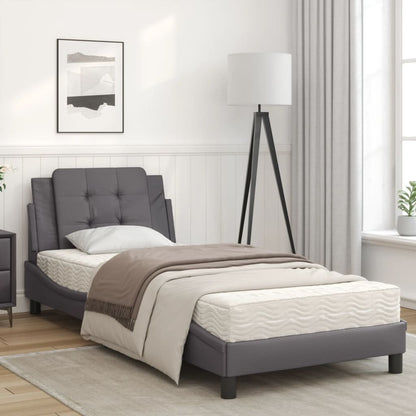Bed met matras kunstleer grijs 90x200 cm