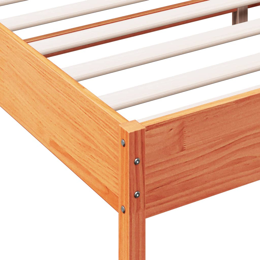 Bedframe massief grenenhout wasbruin 200x200 cm