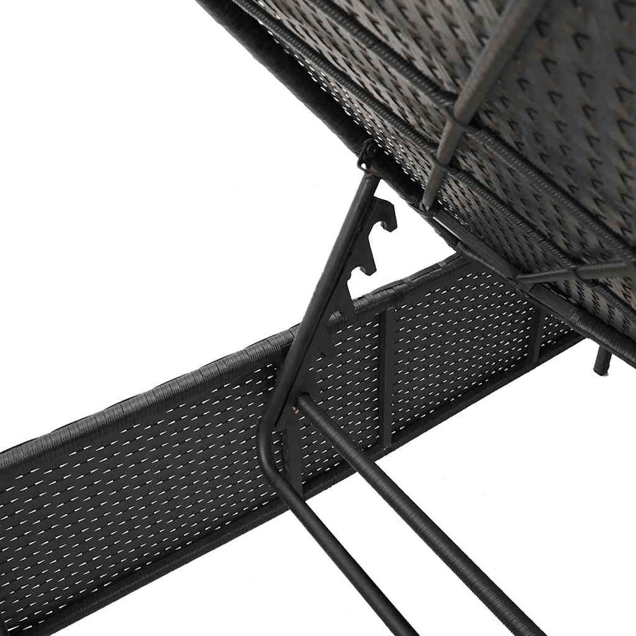 Ligstoel met tafel en kussen, zwart polyrotan