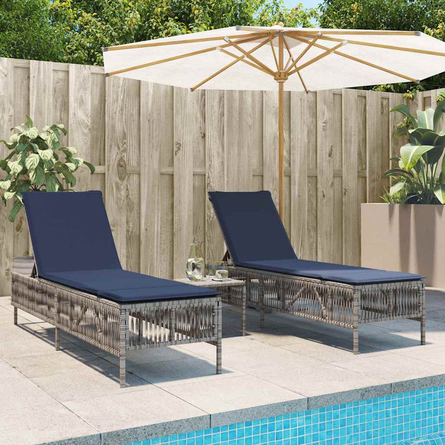 Ligstoelen 2 stuks met tafel Grijs Poly Rotan