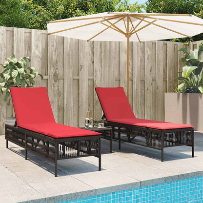 Ligstoelen 2 stuks met tafel Bruin Poly Rotan