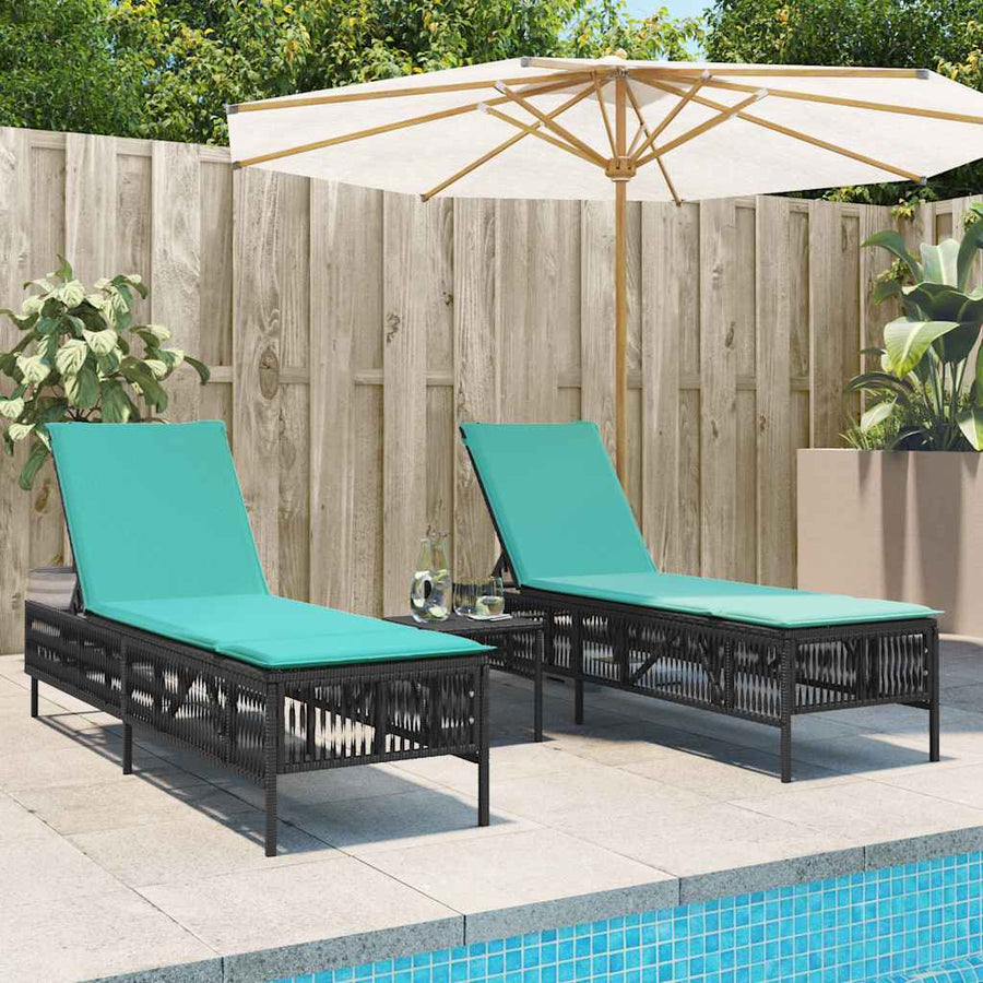 Ligstoelen 2 stuks met tafel Zwart Poly Rotan