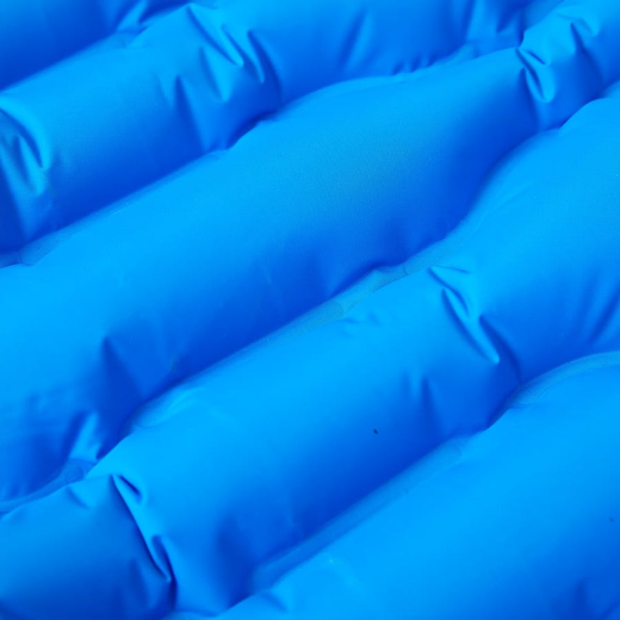 Kampeermatras met geïntegreerd kussen zelfopblazend blauw