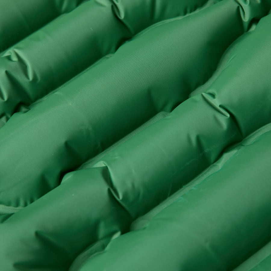 Kampeermatras met geïntegreerd kussen zelfopblazend groen