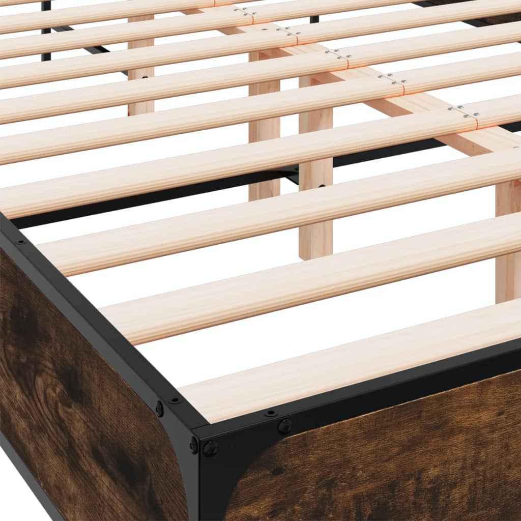 Bedframe bewerkt hout metaal gerookt eikenkleurig 140x190 cm
