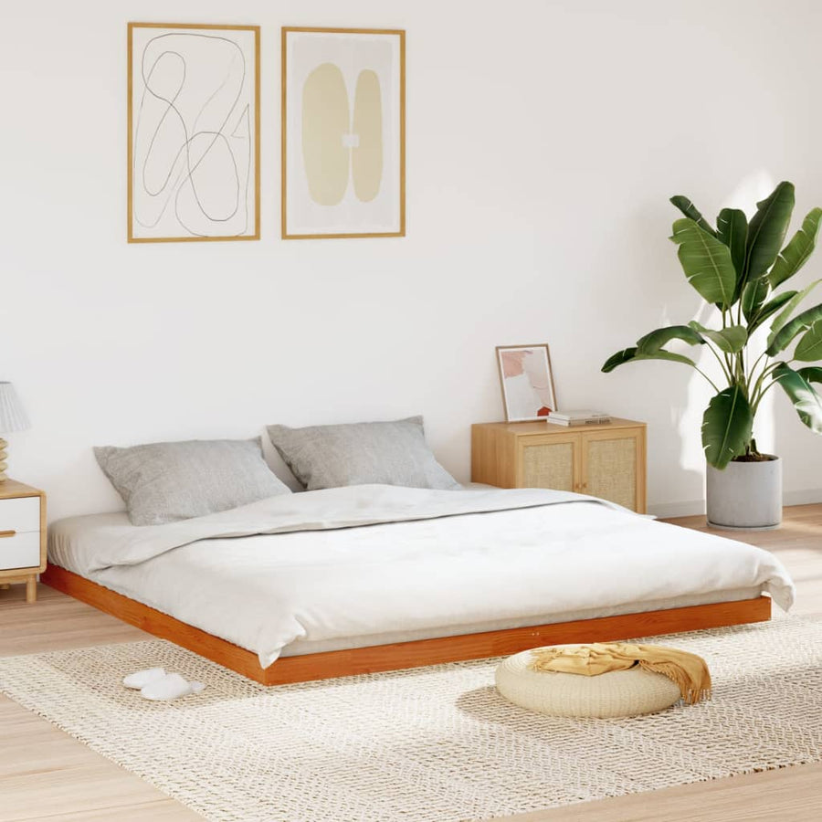 Bedframe massief grenenhout wasbruin 200x200 cm
