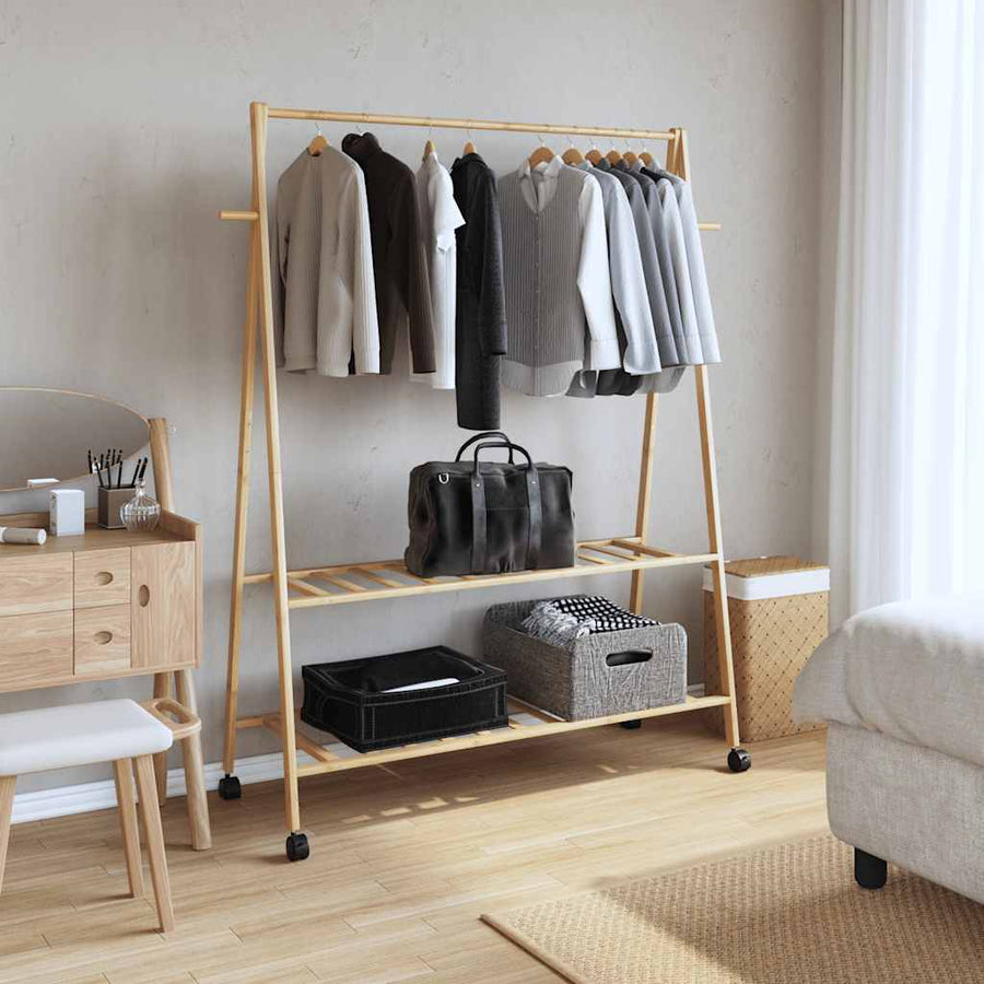 Kledingrek met schappen en wielen 132x45,5x155,5 cm bamboe