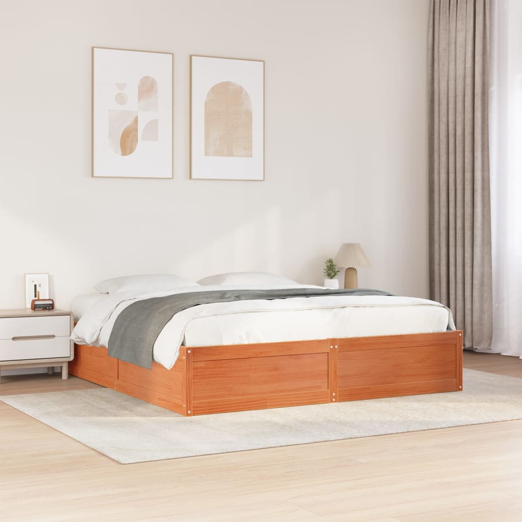 Bedframe massief grenenhout wasbruin 200x200 cm