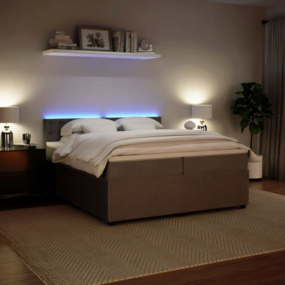 Boxspring met matras fluweel lichtgrijs 200x200 cm