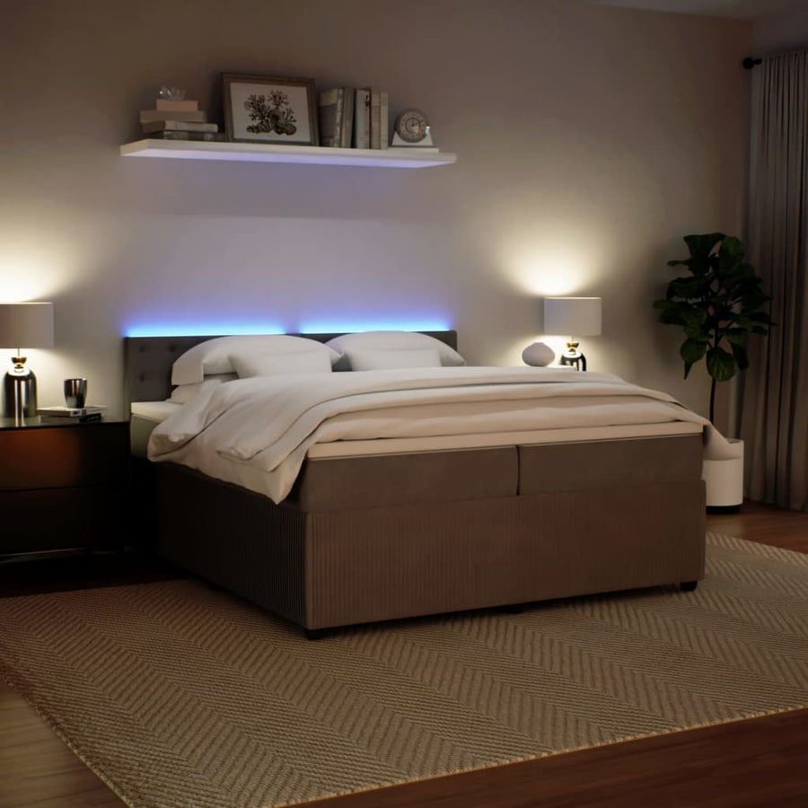 Boxspring met matras fluweel lichtgrijs 200x200 cm