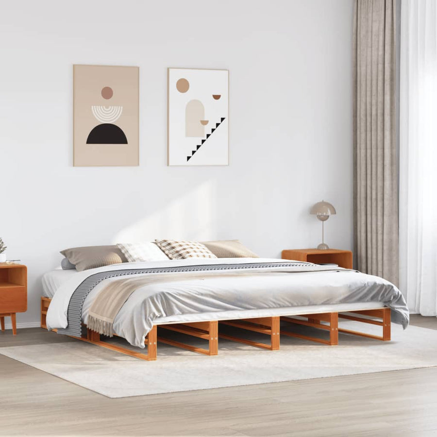 Bedframe massief grenenhout wasbruin 200x200 cm