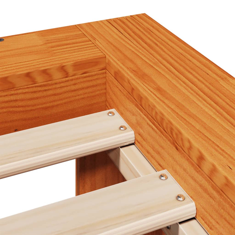 Bedframe zonder matras massief grenenhout wasbruin 200x200 cm