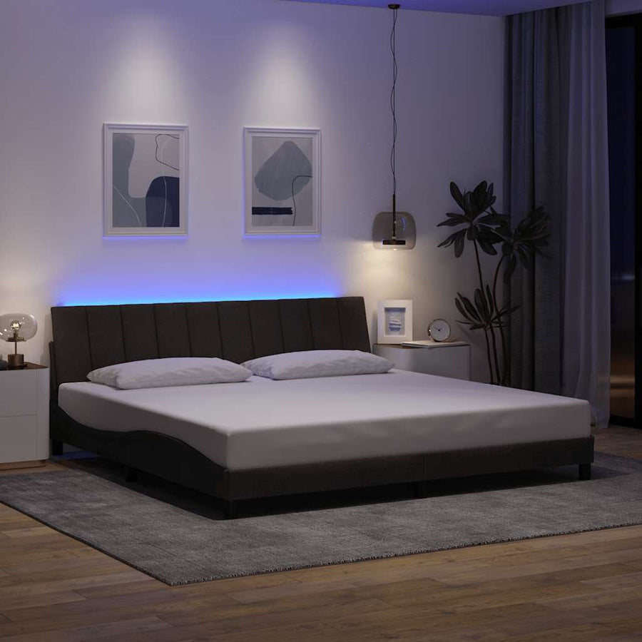 Bedframe zonder matras stof donkerbruin 200x200 cm