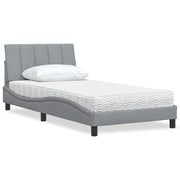 Bed met matras 100x200 cm lichtgrijs stof