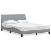 Bed met matras 140x200 cm lichtgrijs