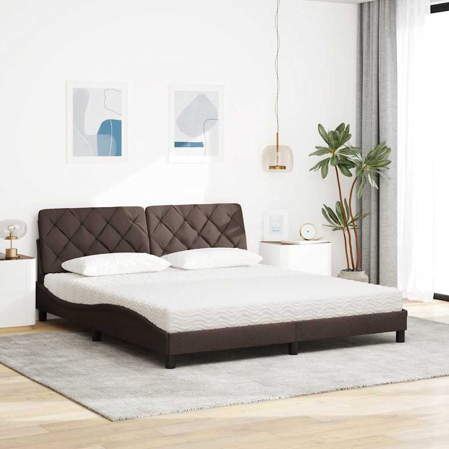 Bed met matras stof donkerbruin 180x200 cm