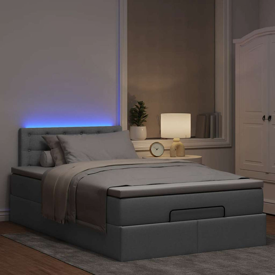 Ottoman bed met matras en LED's 120x200 cm stof lichtgrijs