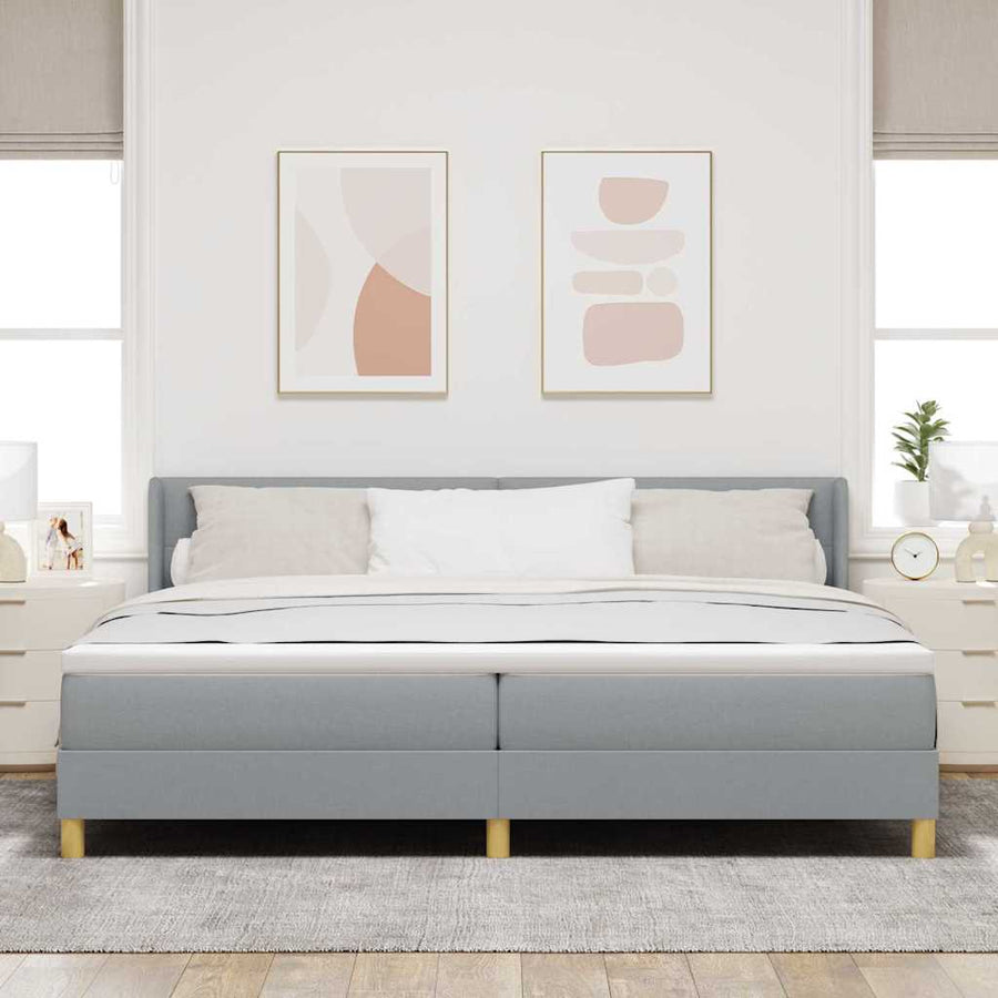 Boxspringbed met hoofdeinde Lichtgrijs 200 x 200 cm Stof