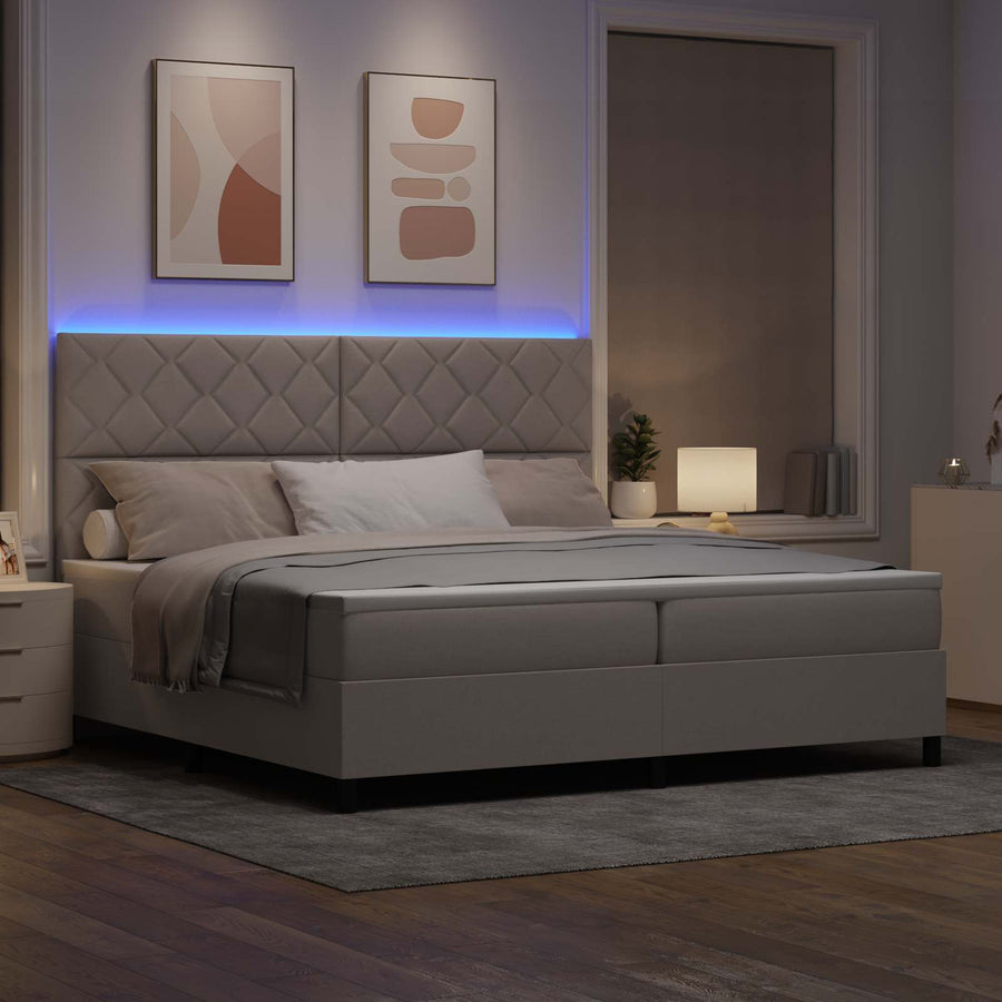 Boxspring bed met LED-stripverlichting Taupe 200 x 200 cm Stof