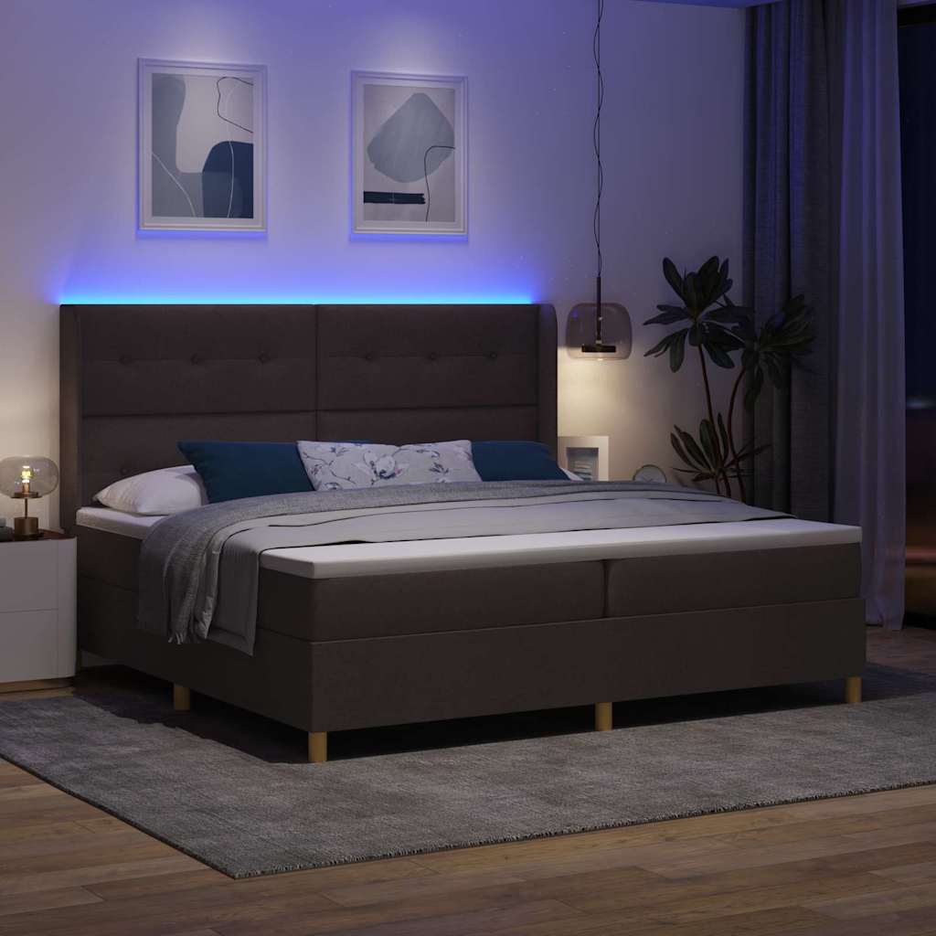 Boxspringbed met LED-stripverlichting Bruin 200 x 200 cm Stof