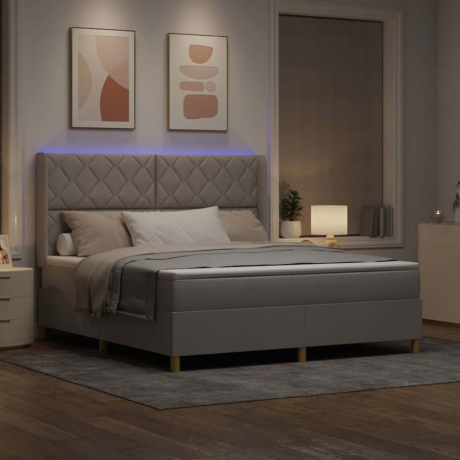 Boxspringbed met LED-stripverlichting Taupe 180 x 200 cm Stof