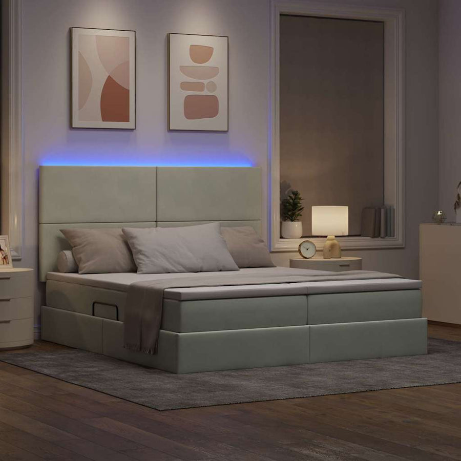 Bed met LED-stripverlichting Lichtgrijs 180 x 200 cm Fluweel